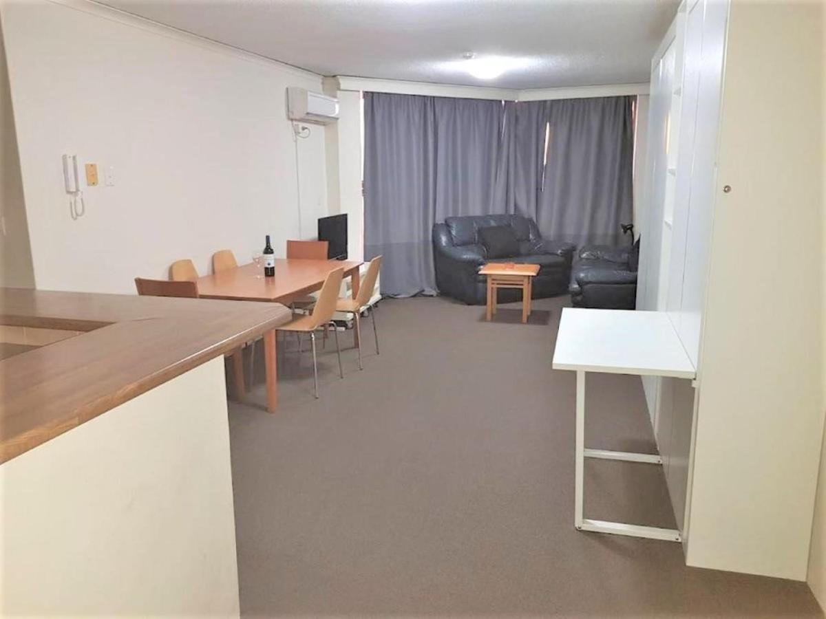 Accommodation Sydney - Kent Street Sydney Cbd Top Floor 2 Bedroom Apartment With Balcony Exterior photo